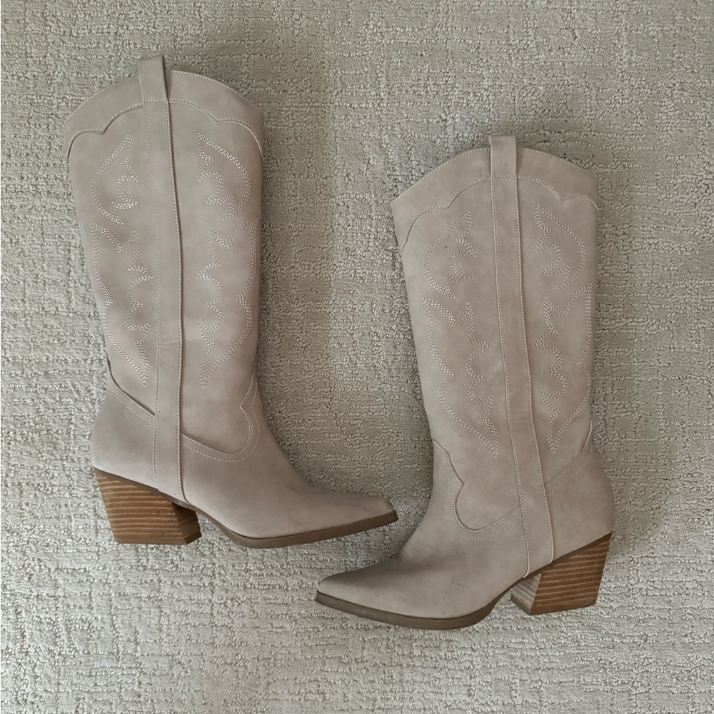 DV Dolce Vita Women’s Kindred Cowboy Boot